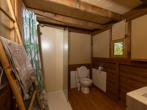 HÉBERGEMENT INSOLITE 6 personnes - Hébergement en hauteur "Le Nid d'Aigle" 44m² - 3 Chambres - Terrasse - LV - Plancha - Accès privé