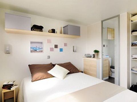 MOBILHOME 4 personnes - Premium "Patio" 37m² - 2 chambres - 2 salles de douche + Jardin privé + 2 TV + Nespresso