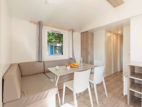 MOBILHOME 4 personnes - Mobil-home Homair Vacances au camping St Aygulf-Plage | Comfort | 2 Ch. | 4 Pers. | Terrasse simple | Clim.