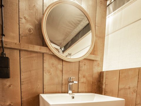 Tente en toile et en bois 5 personnes - Polari - Tente Safari + sanitaires + climatisation (6P)
