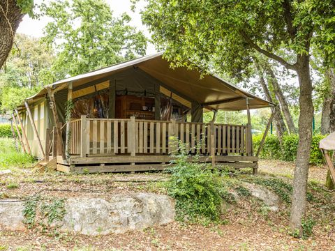 Tente en toile et en bois 5 personnes - Tente safari coucher de soleil + sanitaires + air conditionné (6P)
