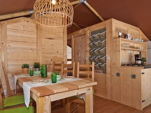 TENTE TOILE ET BOIS 5 personnes - Tente safari coucher de soleil + sanitaires + air conditionné (6P)