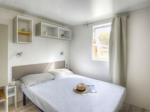 MOBILHOME 4 personnes - Premium | 2 Ch. | 4 Pers. | Terrasse surélevée | Clim. | TV