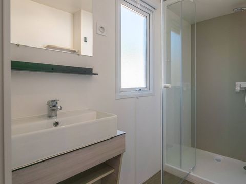 Mobilhome 8 personnes - Mobil-home | Classic | 3 Ch. | 6/8 Pers. | Terrasse surélevée non couverte | 2 SDB | Clim.