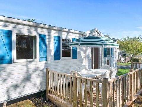 Mobilhome 8 personnes - Mobil-home | Classic | 3 Ch. | 6/8 Pers. | Terrasse surélevée non couverte | 2 SDB | Clim.