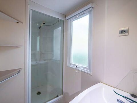 BUNGALOW 4 personnes - Mobil-home | Classic | 2 Ch. | 4 Pers. | Terrasse simple