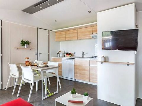 MOBILHOME 6 personnes - Mobil-home | Premium | 3 Ch. | 6 Pers. | Terrasse surélevée | Clim. | TV
