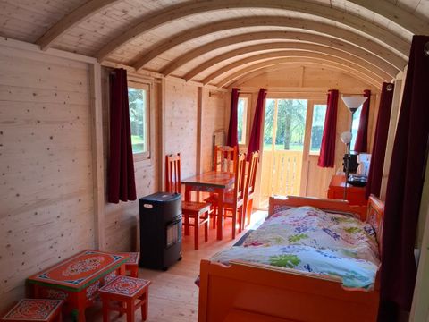 Hébergement 4 personnes - roulotte 4 pers max