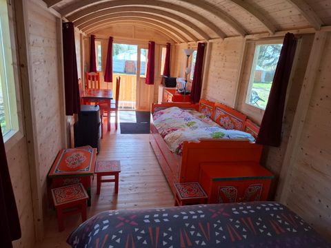 Hébergement 4 personnes - roulotte 4 pers max