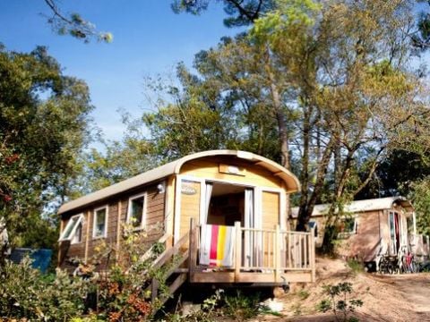 HÉBERGEMENT INSOLITE 4 personnes - Roulotte 4 personnes (quartier piétonnier)