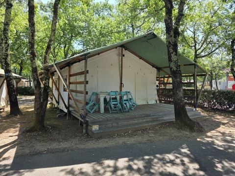 TENTE TOILE ET BOIS 4 personnes - Tente Super Lodge | Comfort | 2 Ch. | 4 Pers. | Sans SDB