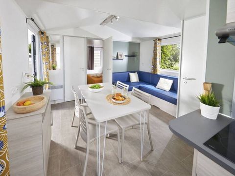 MOBILHOME 4 personnes - Confort | 2 Ch. | 4 Pers. | Terrasse surélevée | 1 SDB | Clim