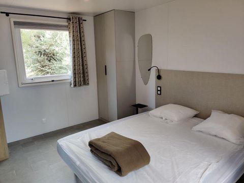 MOBILHOME 5 personnes - C- Mobil-home Hélios - PMR - climatisé - 2 chambres 32m² avec terrasse couverte