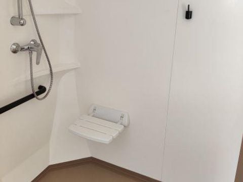 MOBILHOME 5 personnes - C- Mobil-home Hélios - PMR - climatisé - 2 chambres 32m² avec terrasse couverte