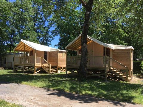 TENTE TOILE ET BOIS 5 personnes - C- Lodge pilotis - 2 chambres 24m² avec terrasse couverte