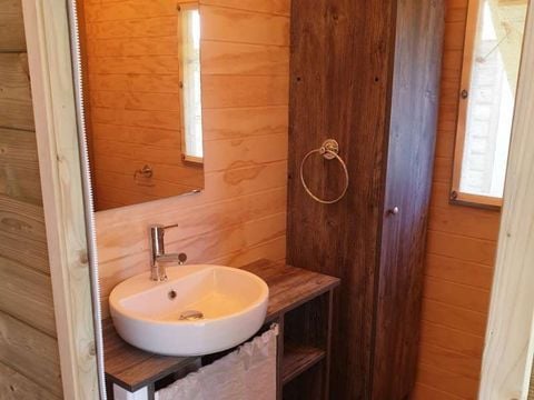 TENTE TOILE ET BOIS 5 personnes - C- Lodge pilotis - 2 chambres 24m² avec terrasse couverte