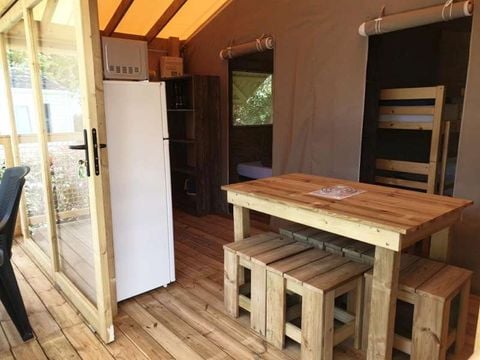 TENTE TOILE ET BOIS 5 personnes - C- Lodge pilotis - 2 chambres 24m² avec terrasse couverte