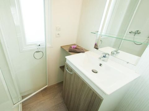 MOBILHOME 4 personnes - ECO Mobil home 2ch. LUDISIA (de + 10 ans) 24 m² + Terrasse semi-couverte 4 pers