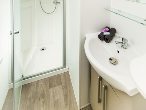 MOBILHOME 4 personnes - ECO Mobil home 2ch. CORDOVA (2015) 27m² + Terrasse semi-couverte 4/6 pers