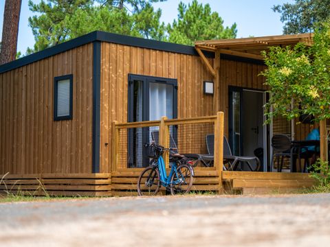 MOBILHOME 6 personnes - Homeflower Premium 35m² (3ch) + terrasse semi-couverte + TV + LV + Plancha + Clim + Draps inc