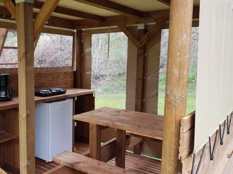 HÉBERGEMENT INSOLITE 4 personnes - BIVOUAC (Sans sanitaires) + tente au sol 