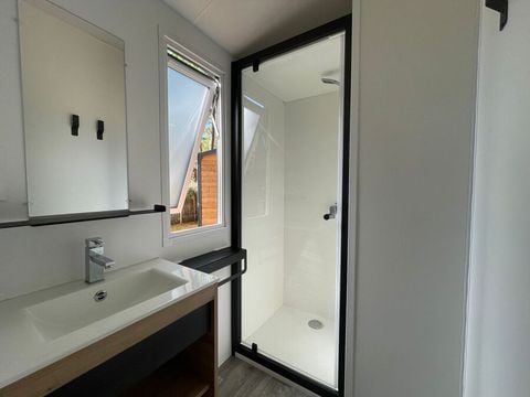 MOBILHOME 6 personnes - MH Modulo DUO BOIS 2 chambres 29 m² avec terrasse bois couverte et terrasse bois solarium