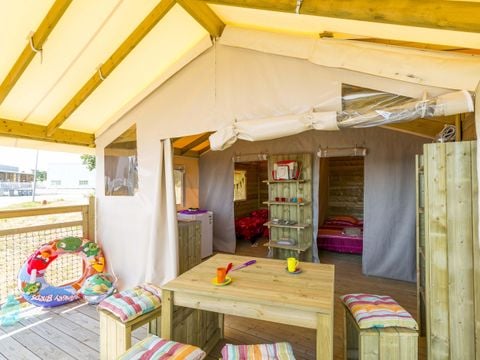 TENTE TOILE ET BOIS 5 personnes - C- Lodge Pilotis - 2 chambres 24m² avec terrasse couverte