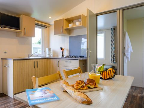 MOBILHOME 4 personnes - LOISIR CONFORT 2 ch. 4 pers. - 25m2 - terrasse parasol