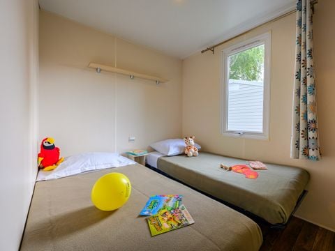 MOBILHOME 4 personnes - LOISIR CONFORT 2 ch. 4 pers. - 25m2 - terrasse parasol