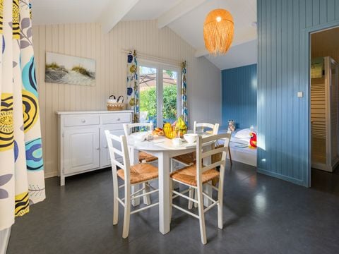 CHALET 4 personnes - D/ CHALET CONFORT 1 ch. 2/4 pers. - 25m2 - terrasse parasol