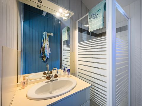 Chalet 4 personnes - D/ CHALET CONFORT 1 chambre - 25m2 - terrasse parasol 4 pers