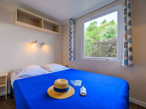 MOBILHOME 4 personnes - D/ LOISIR CONFORT 2 ch. 4 pers. - 25m2 - terrasse parasol 4 pers.