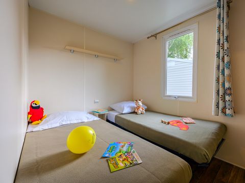 MOBILHOME 4 personnes - D/ LOISIR CONFORT 2 ch. 4 pers. - 25m2 - terrasse parasol 4 pers.