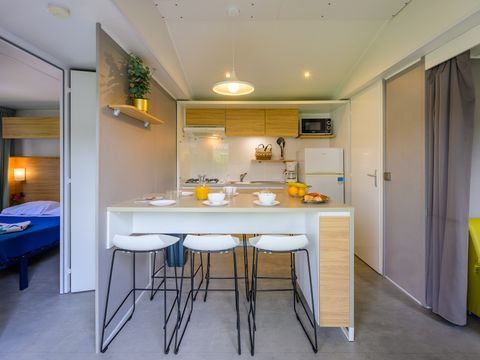 MOBILHOME 5 personnes - D/COTTAGE CONFORT 2 ch. 4/5 pers. - 30m2 - terrasse parasol