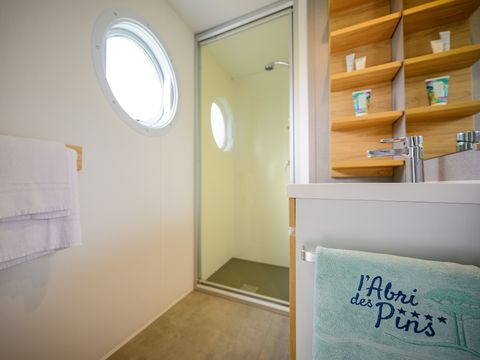 MOBILHOME 5 personnes - D/COTTAGE CONFORT 2 ch. 4/5 pers. - 30m2 - terrasse parasol