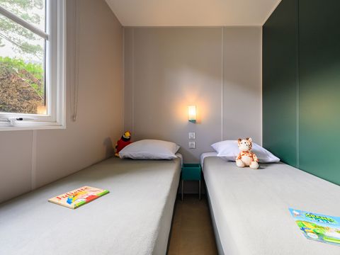 MOBILHOME 6 personnes - D/ COTTAGE CONFORT 3 ch. 6 pers. - 35m2 - terrasse couverte