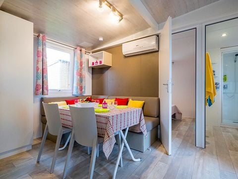 Mobilhome 6 personnes - Comfort XL | 2 Ch. | 4/6 Pers. | Terrasse surélevée | Clim.