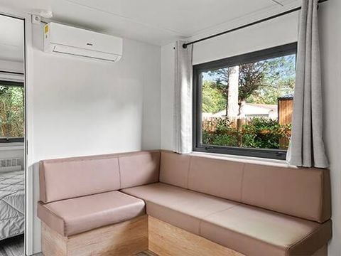 Bungalow 8 personnes - Mobil-home | Premium | 4 Ch. | 8 Pers. | Terrasse Lounge | 2 SDB | Clim. | TV