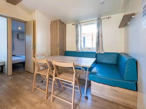 Mobilhome 6 personnes - Comfort | 3 Ch. | 6 Pers. | Terrasse surélevée | 1 SDB | TV
