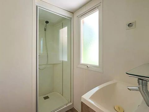 Mobilhome 6 personnes - Comfort | 3 Ch. | 6 Pers. | Terrasse surélevée | 1 SDB | TV