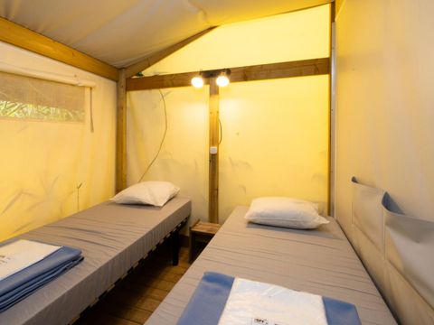 Tente en toile et en bois 4 personnes - QUARTIER PIETON