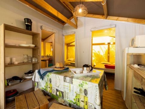 Tente en toile et en bois 4 personnes - QUARTIER PIETON