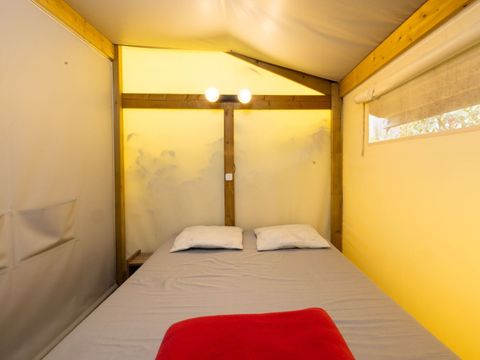 Tente en toile et en bois 4 personnes - QUARTIER PIETON