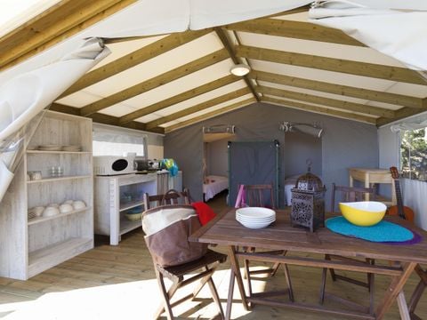 BUNGALOW TOILÉ 4 personnes - ECOLODGE 23m² sans sanitaire, avec point d'eau froide evier cuisine 4 pers