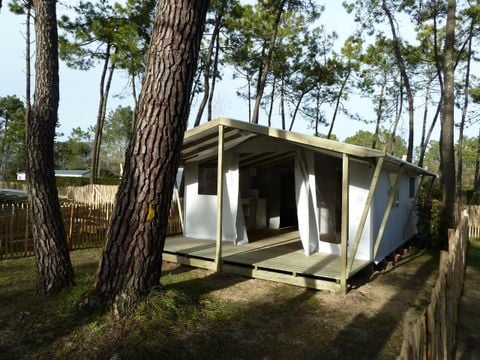 BUNGALOW TOILÉ 4 personnes - ECOLODGE 23m² sans sanitaire, avec point d'eau froide evier cuisine 4 pers