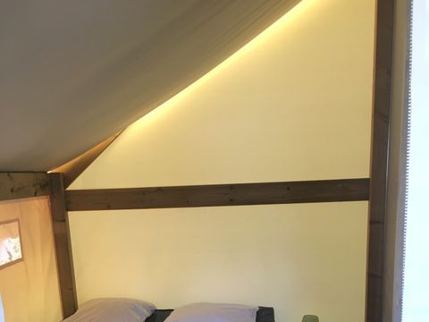 TENTE 4 personnes - Tente Lodge Junior sans sanitaire, avec point d'eau froide evier cuisine 4 pers