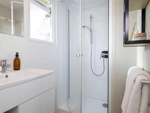 MOBILHOME 4 personnes - Mobil-home Confort 27m² - 2 chambres + Terrasse couverte + TV 4 pers