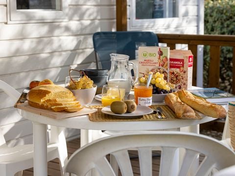 MOBILHOME 4 personnes - Mobil-home Confort 30m² - 2 chambres + Terrasse couverte + TV 4/5 pers