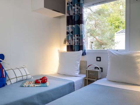 MOBILHOME 4 personnes - Mobil-home Confort 30m² - 2 chambres + Terrasse couverte + TV 4/5 pers