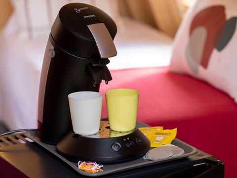 Hébergement 2 personnes - Forfait Insolite :Cabadienne 8m² - 1 chambre + Frigidaire + Terrasse 1/2 pers